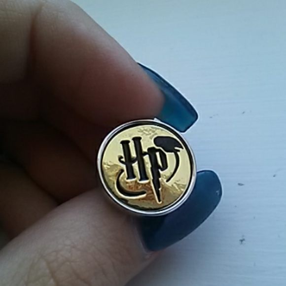 4 pairs Harry Potter Earrings - Picture 3 of 5